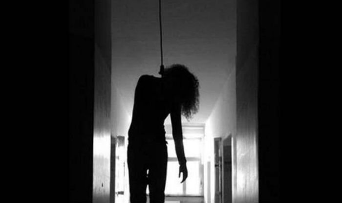 24-year-old woman found hanging in beauty parlour in Ghatkopar