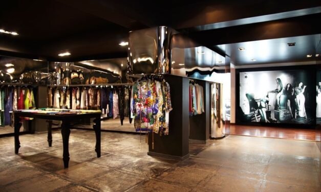 3 men rob renowned fashion designer’s Khar store