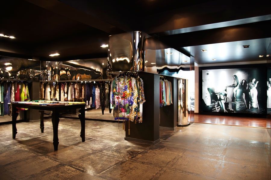 3 men rob renowned fashion designer's Khar store 1