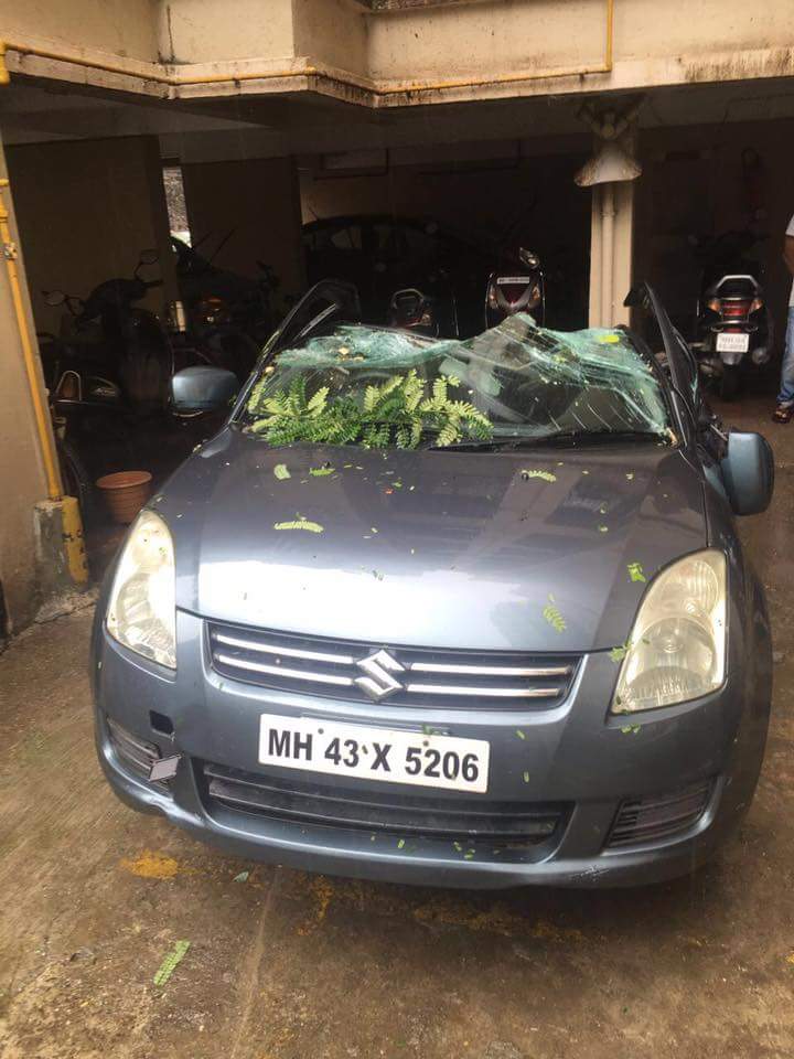 9 cars crushed in wall collapse near R-Mall, Thane 4