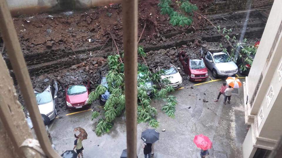 9 cars crushed in wall collapse near R-Mall Thane