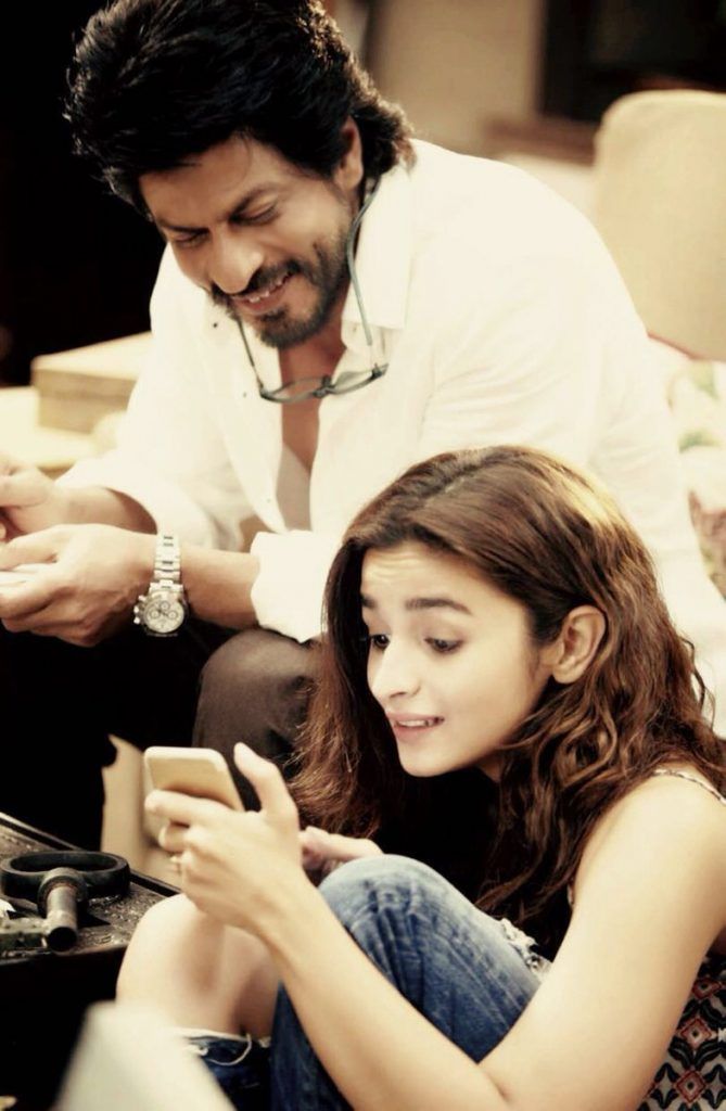 Alia and SRK unveil first look of 'Dear Zindagi' during a Twitter chat 1