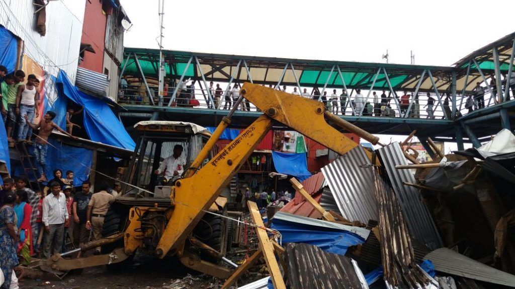 BMC brings down illegal high-rise shanties in Bandra 1