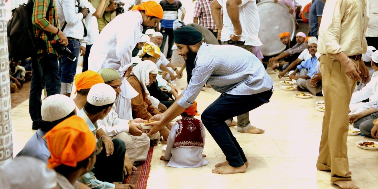 Communal Harmony: Sikh community organises iftar party for their Muslim brothers
