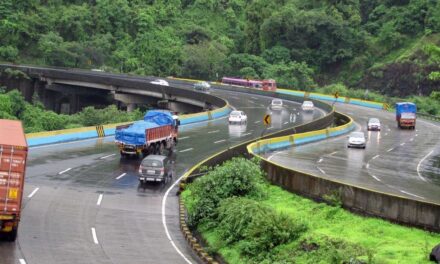 Government to increase traffic fines on accident-prone Mumbai-Pune expressway
