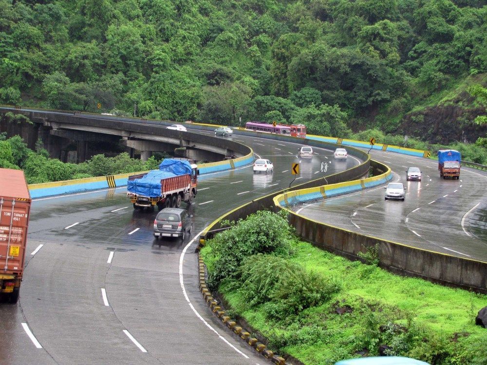 Government to increase traffic fines on accident-prone Mumbai-Pune expressway