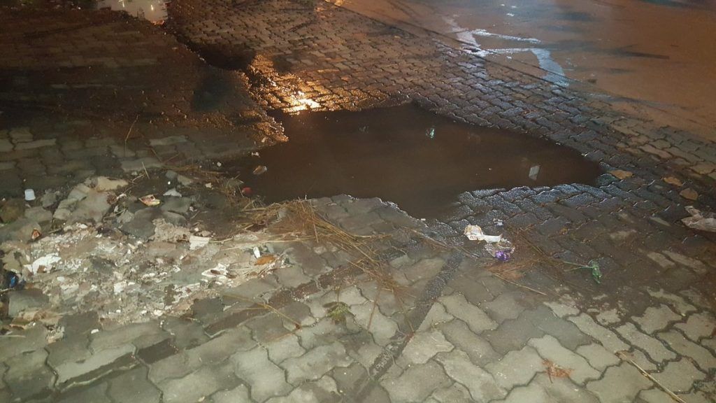 Hey BMC, if you're having trouble here's all the potholes we could find in Mumbai! 8