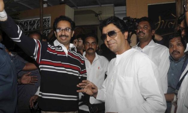 Raj and Uddhav Thackeray meet at Matoshree, spark coalition rumours