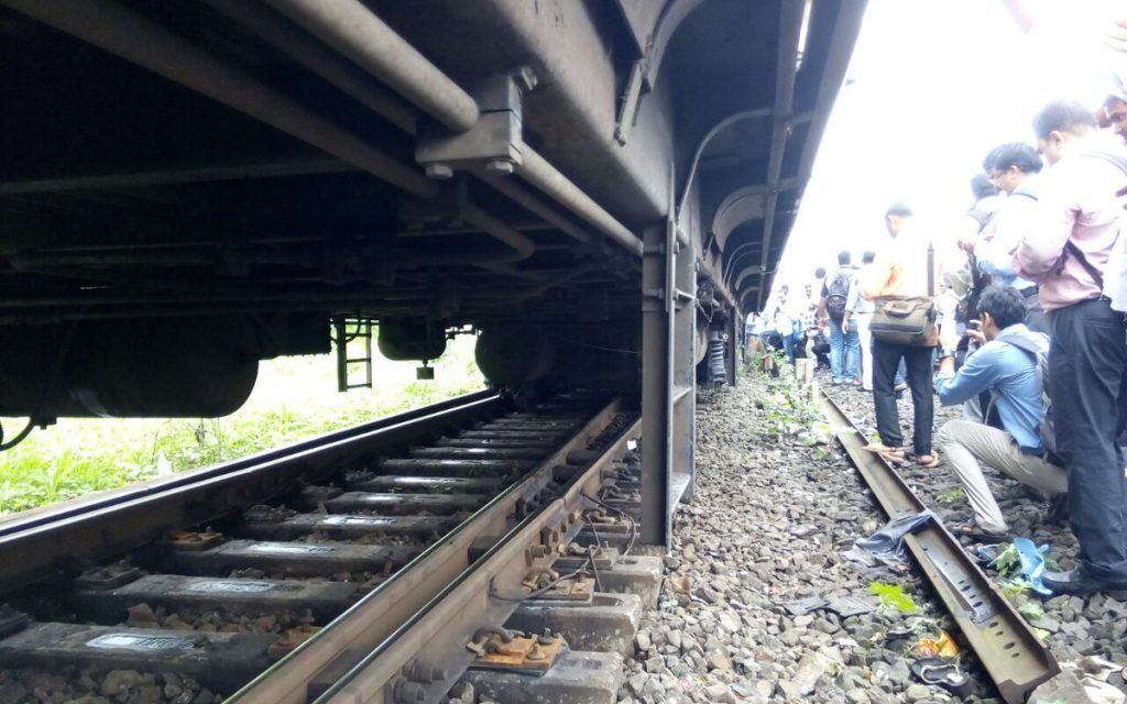 2 coaches of CST bound train derail near Kalyan station