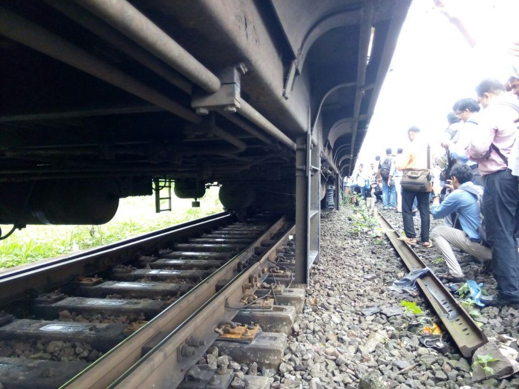 2 coaches of CST bound train derail near Kalyan station