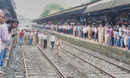 CR services resume after Railway police disperses crowd at Badlapur station