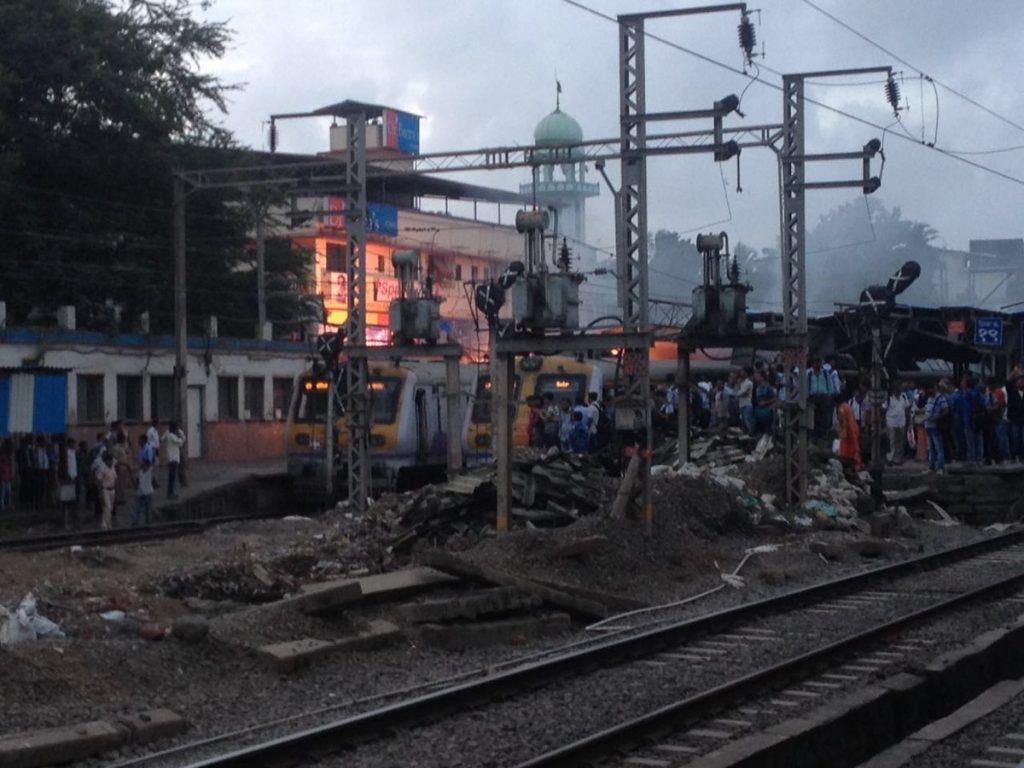 Electrical failure results in fire at Virar railway station, services affected 2