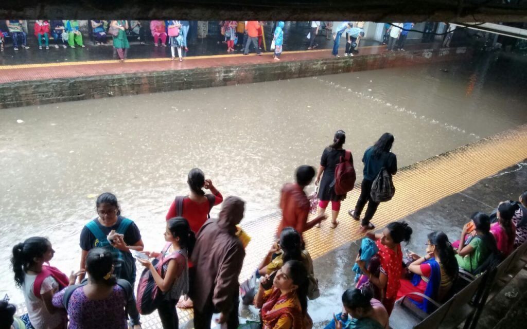 Heavy rains bring Mumbai to a halt on Friday