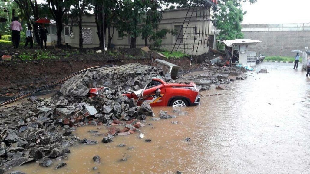 In Pictures: Nashik on high alert after heavy rainfall, social media flooded with imagesIn Pictures: Nashik on high alert after heavy rainfall, social media flooded with images 8