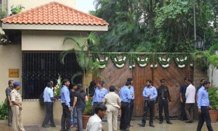 Juhu police arrest man for climbing inside Amitabh Bachchan’s bungalow