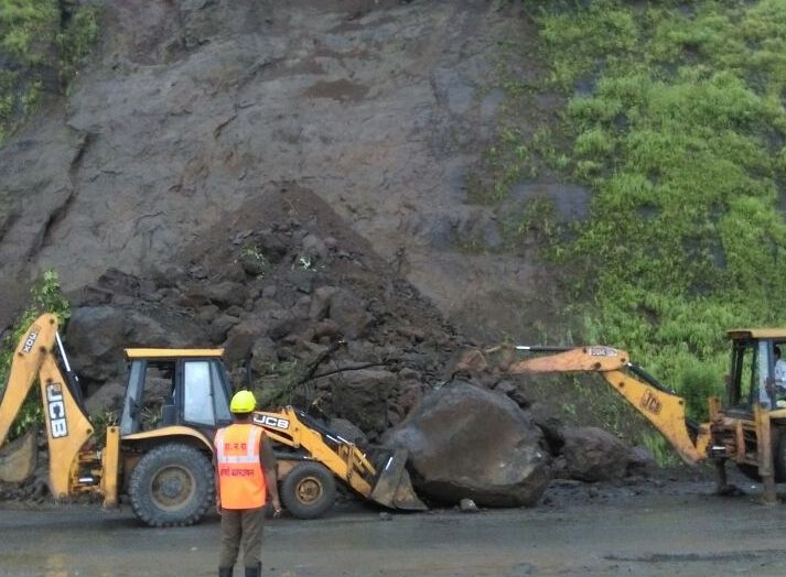 Landslide at Mumbra bypass highway, traffic towards Thane affected 1