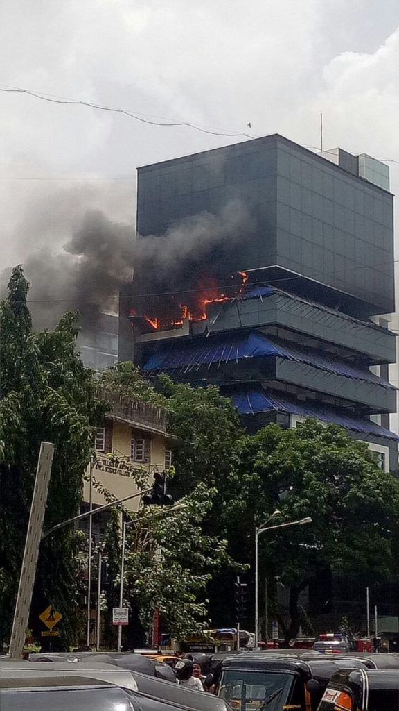 Massive fire engulfs commercial building at Bandra's Linking Road, 8 fire tenders on spot 1