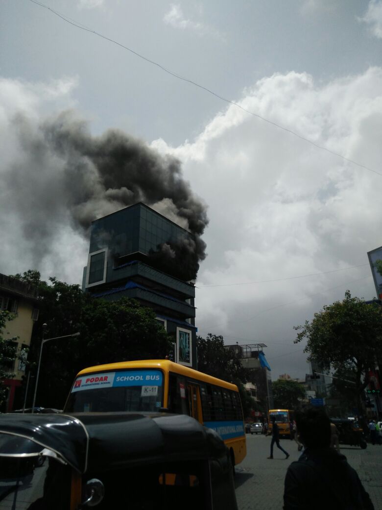 Massive fire engulfs commercial building at Bandra's Linking Road, 8 fire tenders on spot 2