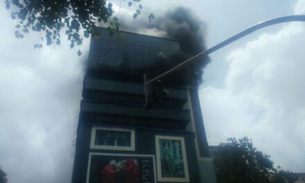 Massive fire engulfs commercial building at Bandra’s Linking Road, 8 fire tenders on spot