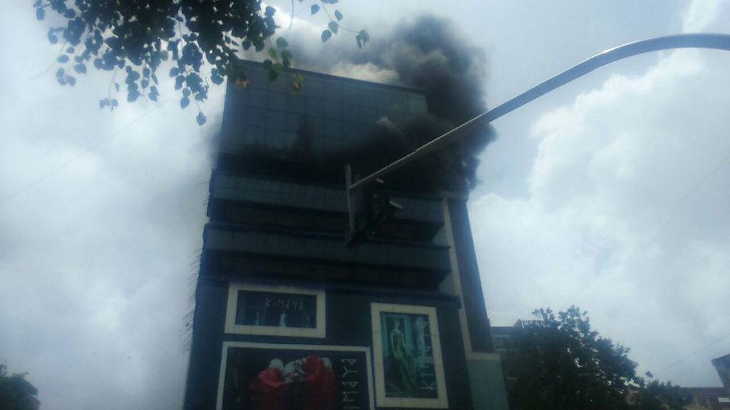 Massive fire engulfs commercial building at Bandra’s Linking Road, 8 fire tenders on spot