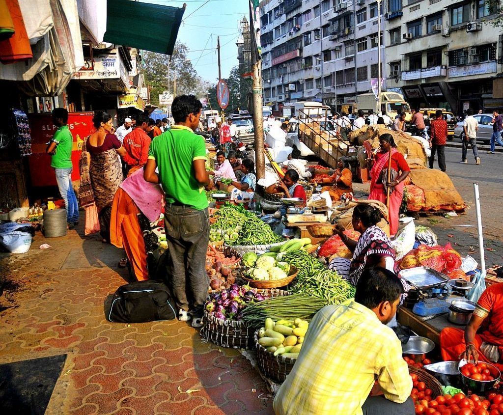 Mother-daughter hawkers duo assault on-duty civic official in Kalyan