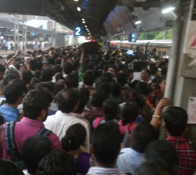 Rail fracture between Dadar & Matunga affects CR services during peak hours