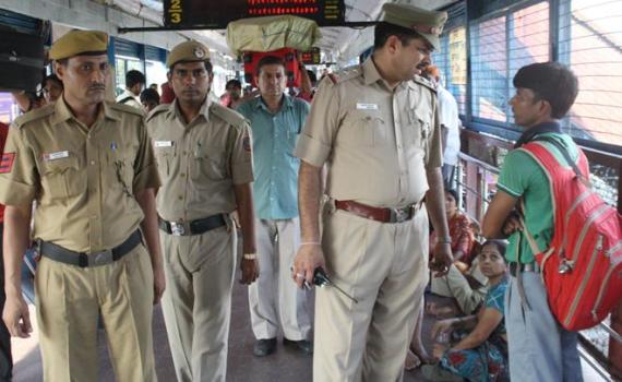 Railway police detain youth at Bandra station, was collecting donation for fake cancer patient