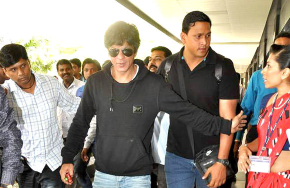SRK’s name lands him in trouble, gets detained at Los Angeles airport