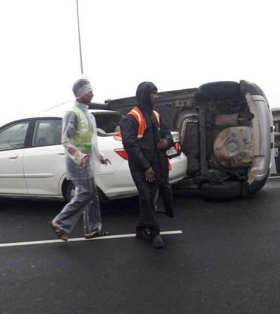 Strong winds lead to an accident on Bandra-Worli sealink, one injured