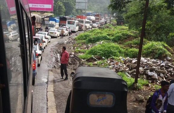 Trailer accident on Ghodbunder Road brings traffic to a standstill during peak hours