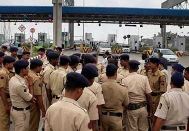 13 booked for thrashing couple, molesting woman at Thane toll booth