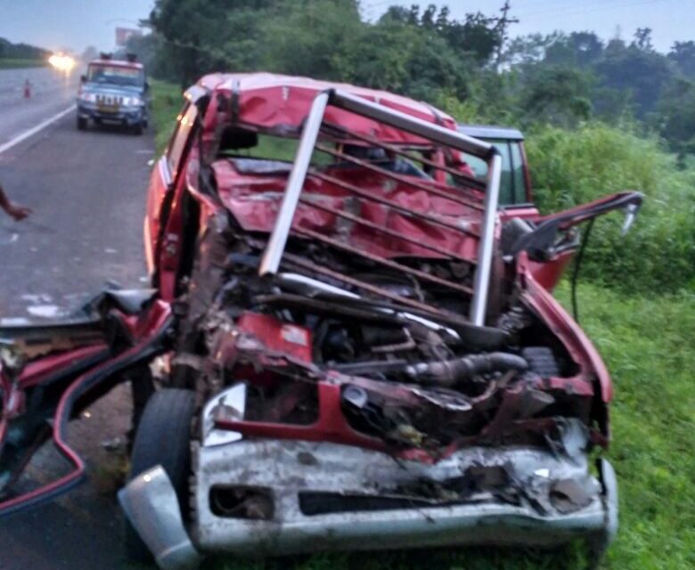 5 dead, 3 injured as Tavera rams into trailer on Mumbai-Pune expressway