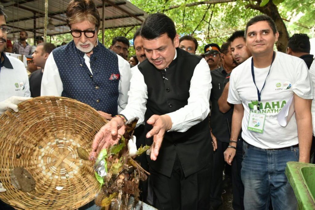 CM Fadnavis, Amitabh Bachchan pick up brooms for Maha Cleanathon at JJ Hospital 1