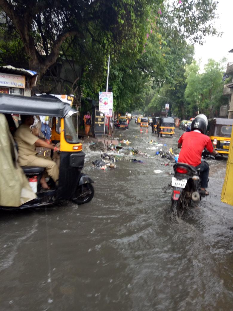 Gutter overflows in Kurla, renders road inaccessible for pedestrians 2