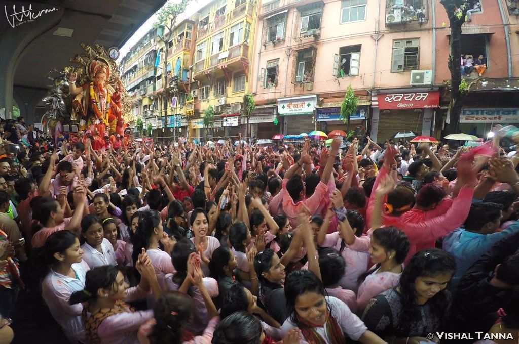 In Pictures: Mumbai bids adieu to lord Ganesh in 2016 10