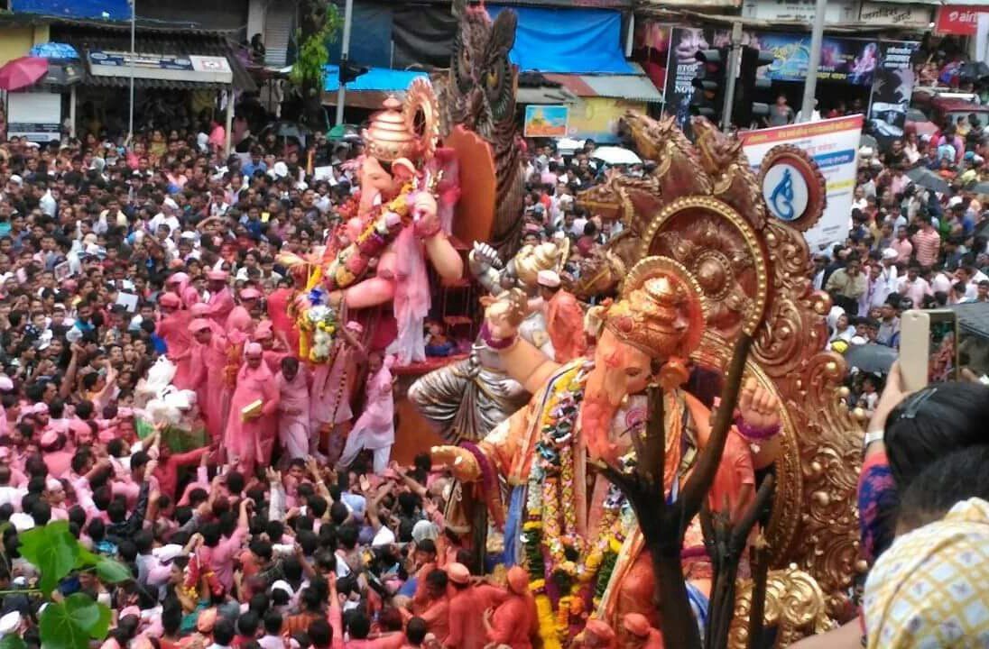 In Pictures: Mumbai bids adieu to lord Ganesh in 2016 2