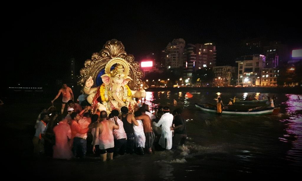 In Pictures: Mumbai bids adieu to lord Ganesh in 2016 3