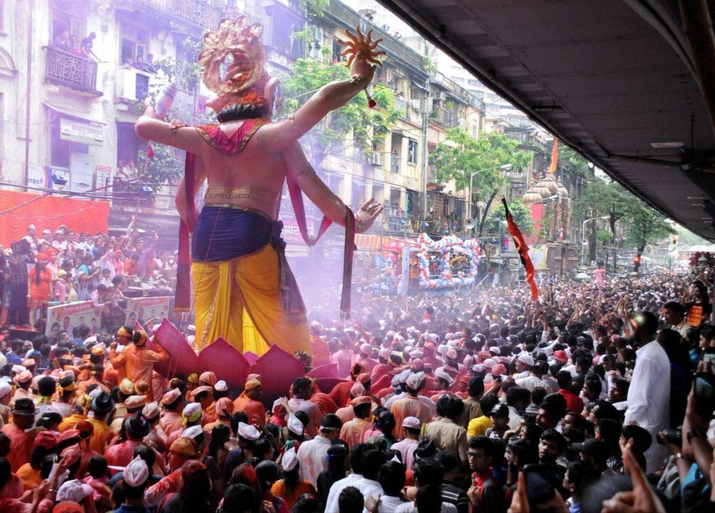 In Pictures: Mumbai bids adieu to lord Ganesh in 2016 4