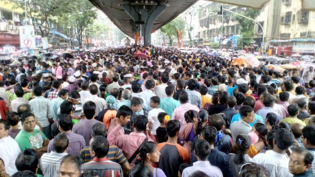 In Pictures: Mumbai bids adieu to lord Ganesh in 2016 7