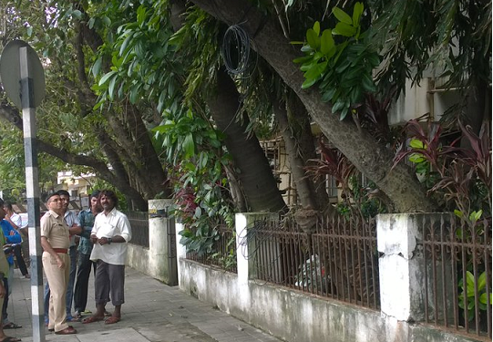 Man commits suicide at Marine Drive, hung himself from tree in broad daylight