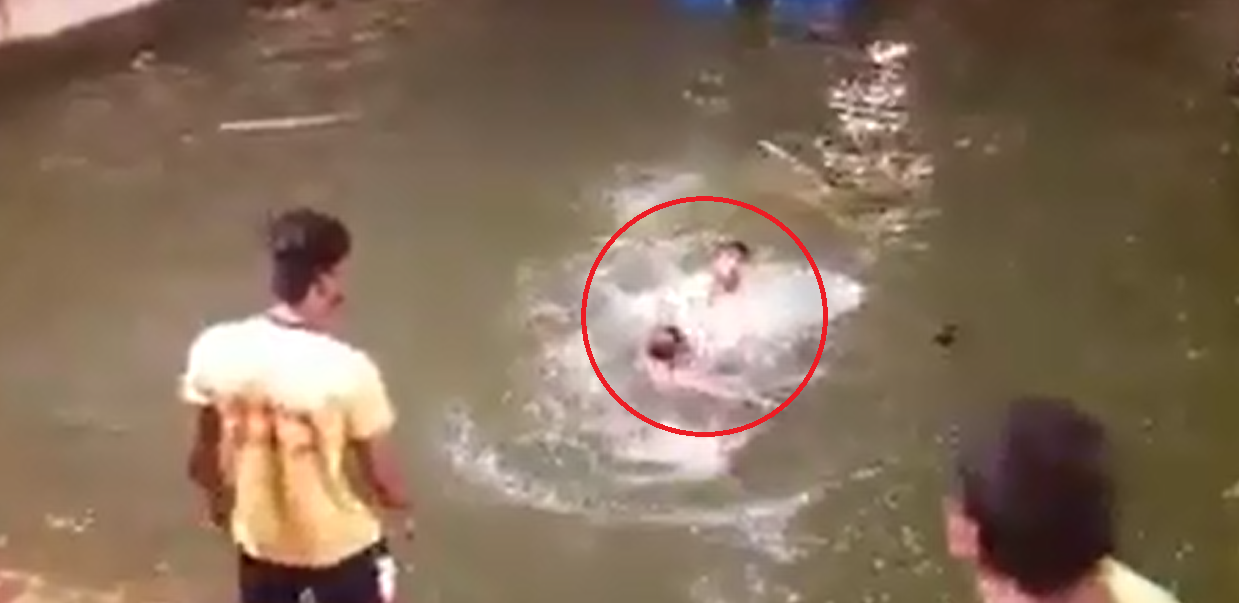 Video: Kalyan youth tries to drown on-duty policeman in visarjan pond