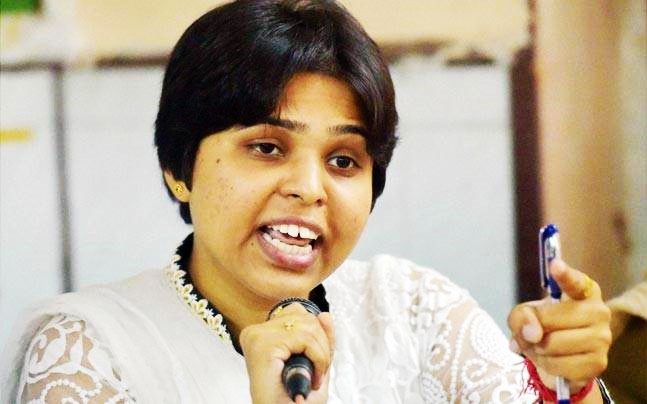 Will participate if makers use female voice for Bigg Boss: Trupti Desai on show's offer