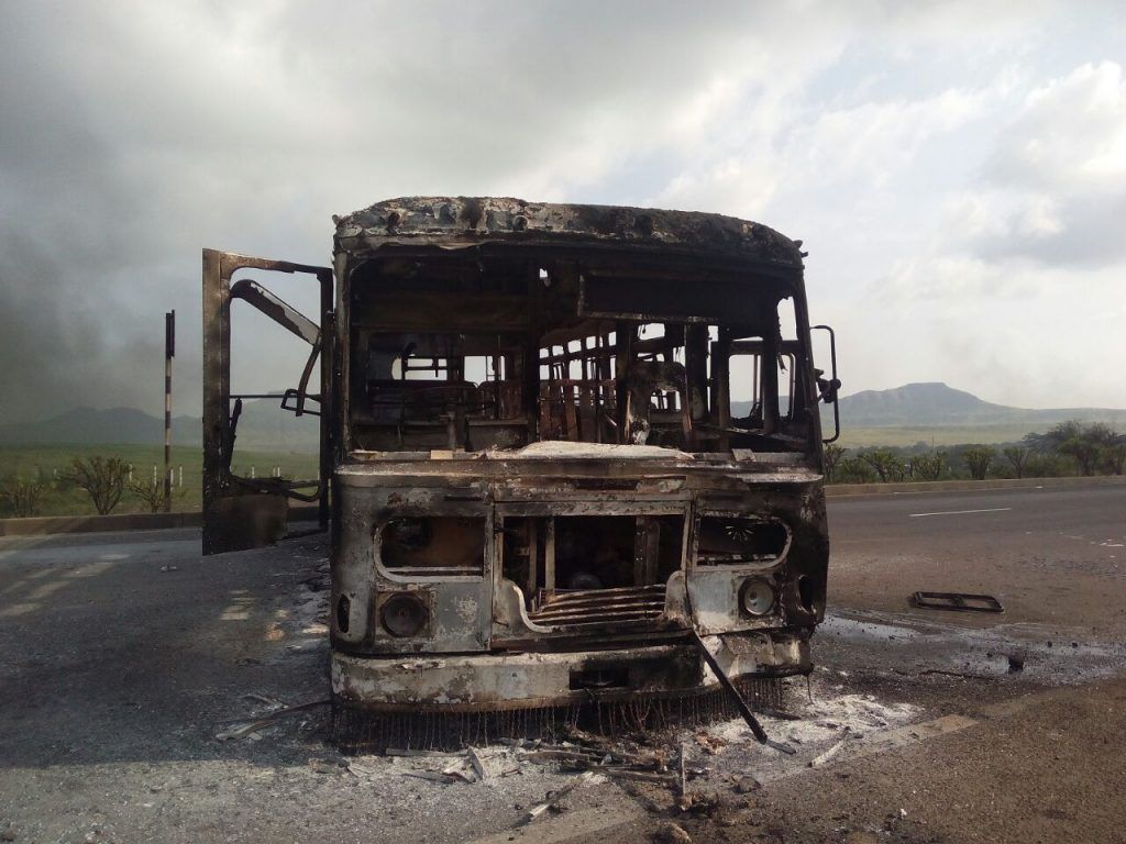 Chaos in Nashik: Locals torch police vehicles, stage protests across city over minor's rape 9