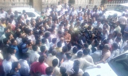 1.5 lakh BMC employees threaten to go on indefinite strike, demand action against MNS