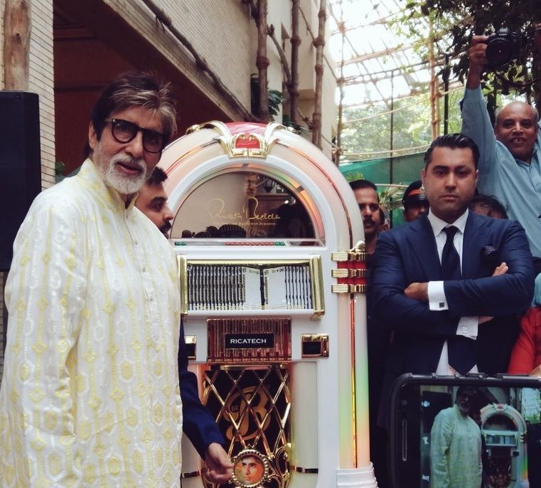 Express solidarity with our jawans: Amitabh Bachchan's message to all on his 74th birthday 2