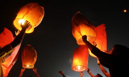 Mumbai police bans use of flying lanterns during Diwali due to perceived threat