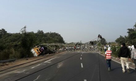 2 die as truck rams into power tower near Shahapur on Mumbai-Nashik highway, traffic diverted