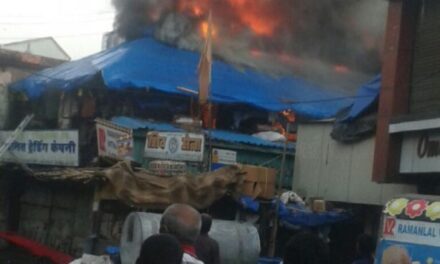 5 godowns gutted in major fire at Mangaldas Market in Kalbadevi
