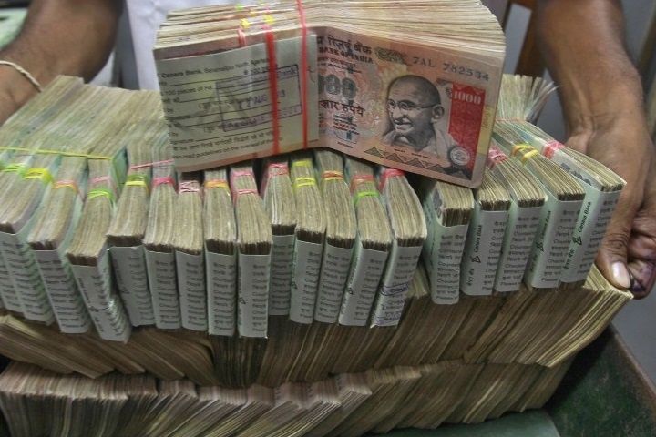Agent flees with 4.8 crore ‘black money’, diamond traders in dilemma over approaching police
