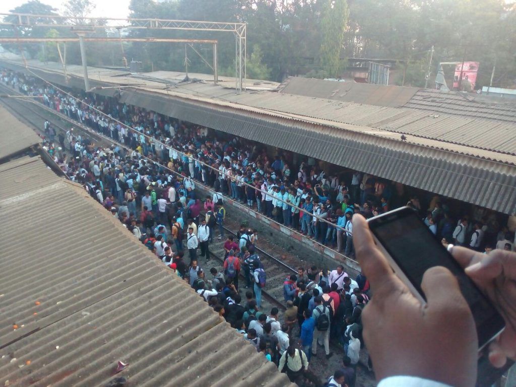 In Pics: Angry protesters block tracks at Titwala, bring CR services to halt 5